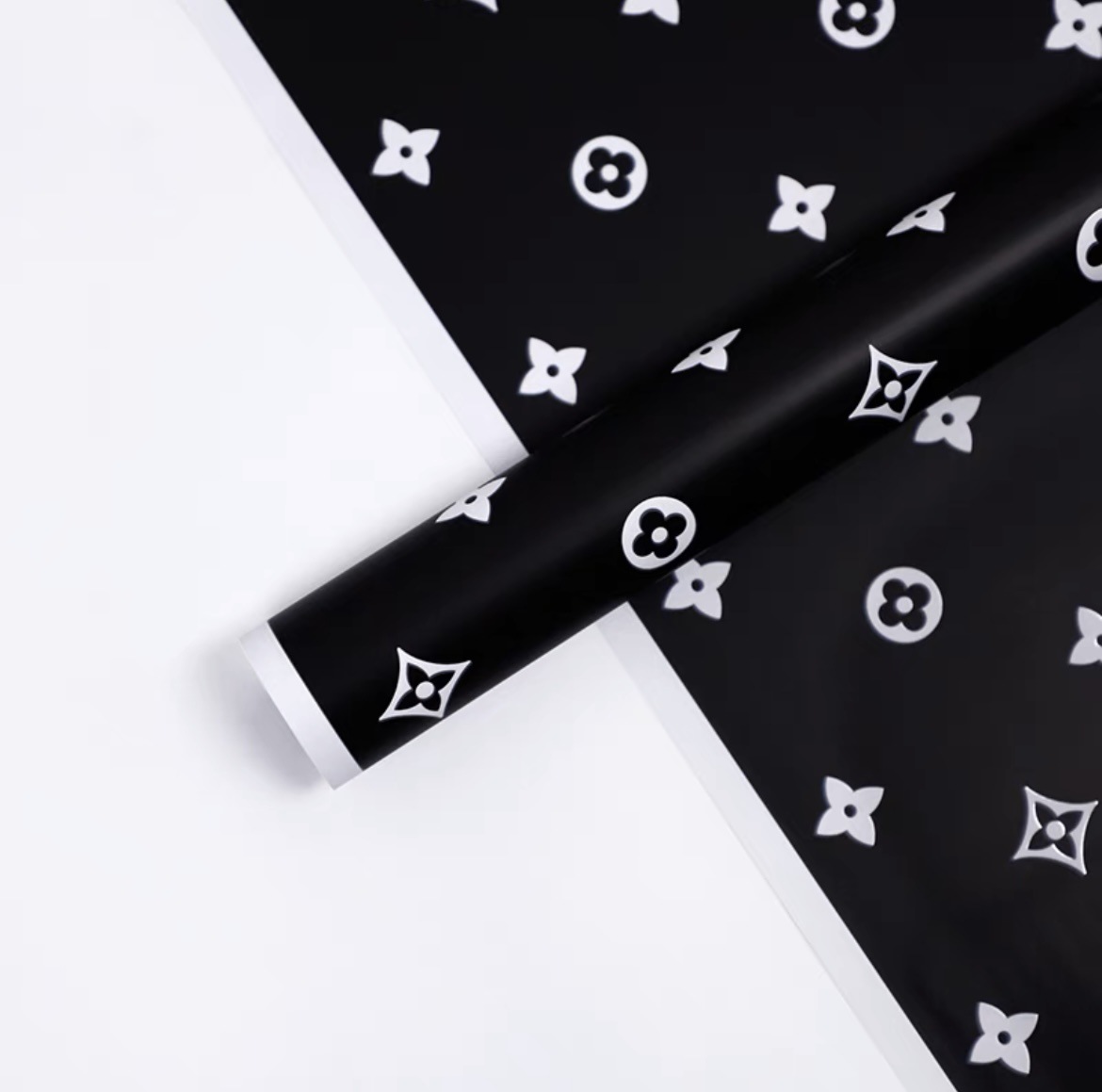 Kertas kado merk Louis